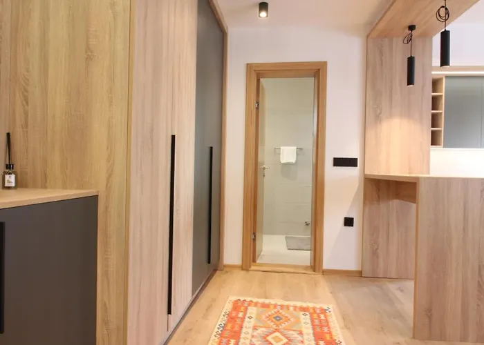 Silverland Free Parking *